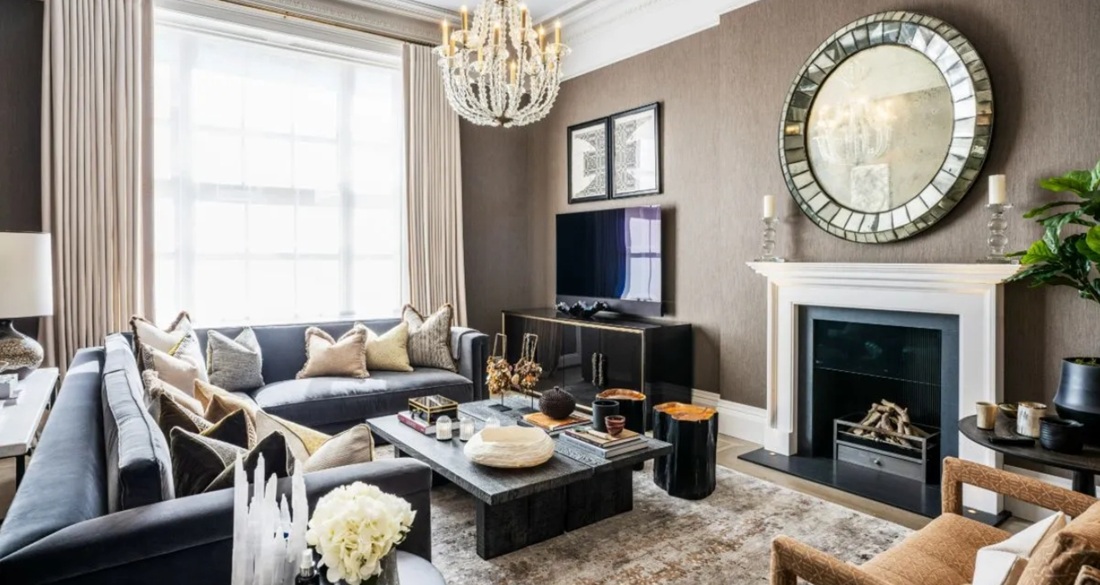 De woonkamer van het herenhuis in Londen dat over een dakterras beschikt