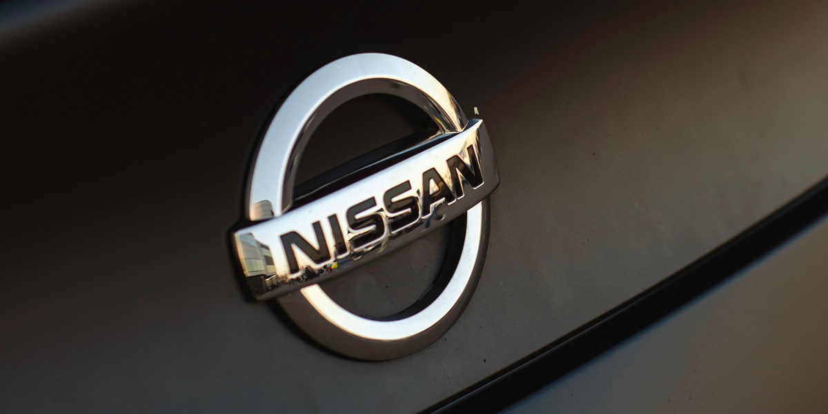 Het logo van Nissan, het automerk dat zijn hoofdkantoor moet verkopen