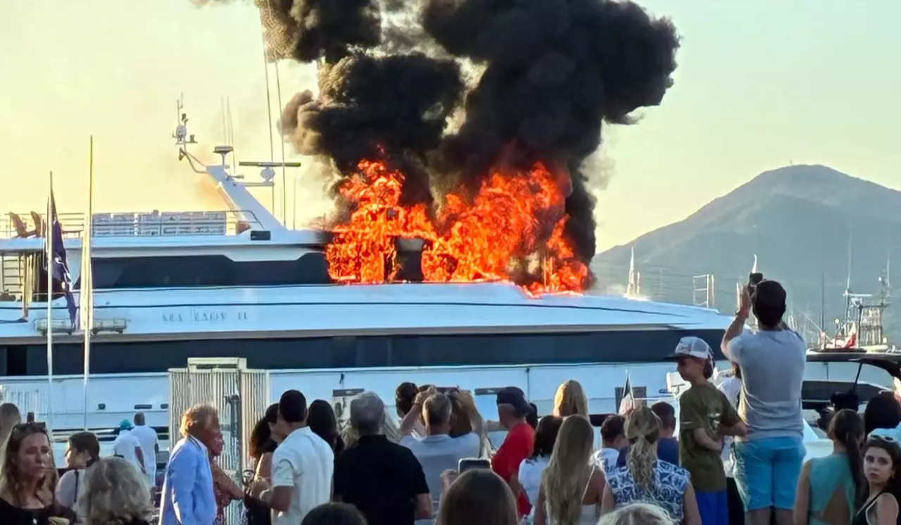 Het superjacht Sea Lady ter waarde van € 92,5 miljoen brandde volledig af