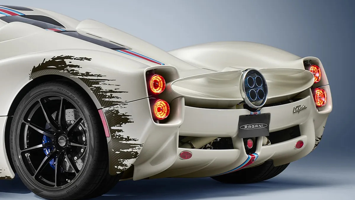 De Pagani met lakschade