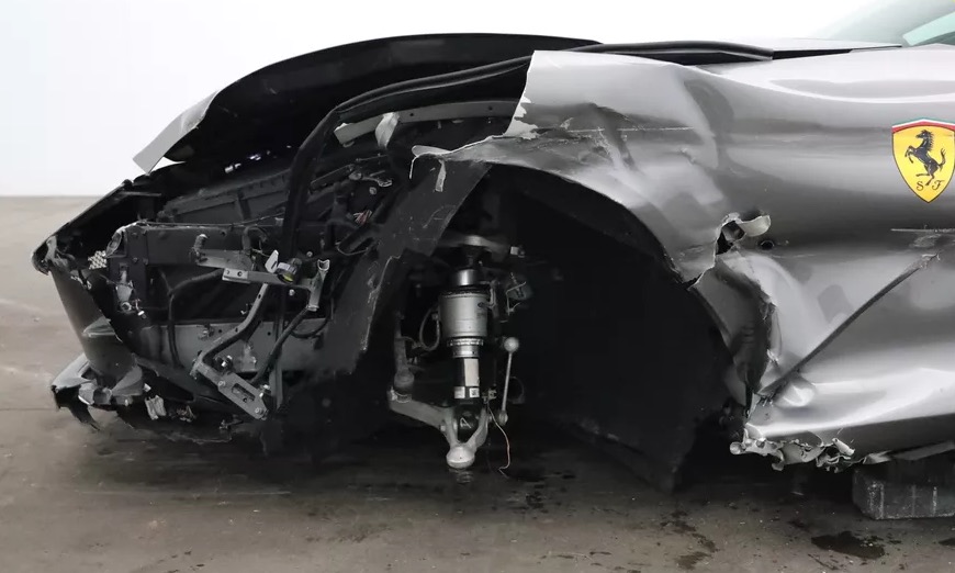 De gecrashte Ferrari 812 GTS